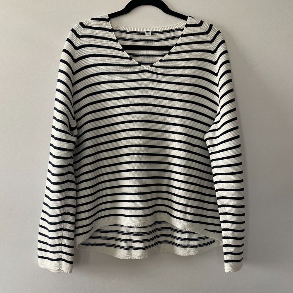 UNIQLO Women’s XL Navy & White Striped V-Neck Knit Sweater Long Sleeve